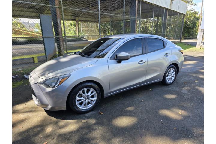Toyota yaris pintura de fabrica