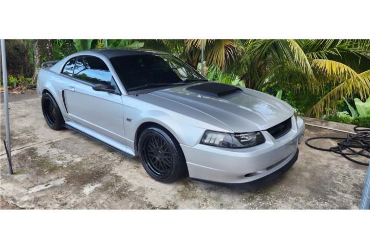 Ford mustang gt  2001