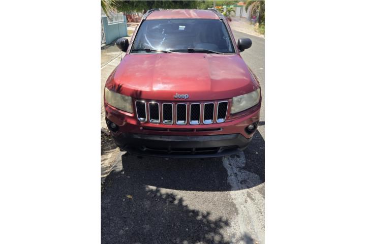 Jeep Compass 2011. $4,000