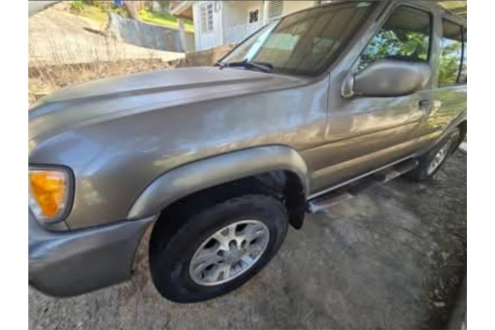 Nissan pathfinder 2001 tiene todo al dia.