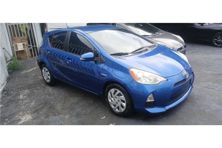 TOYOTA PRIUS C AUT 2013 BATERIAS NEW