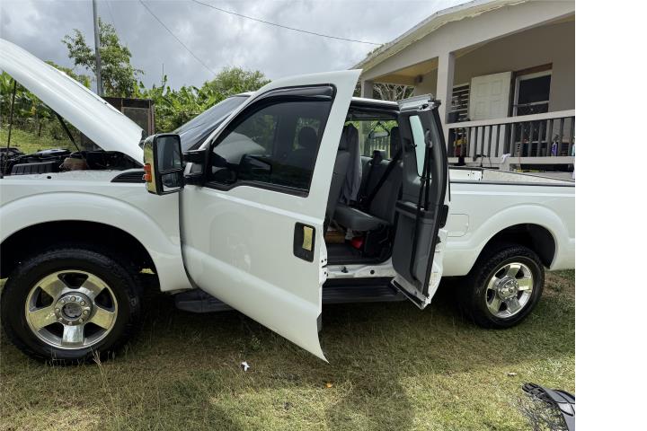 Guagua Ford 250 8 cilindros 4x4