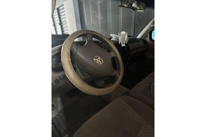 2005 Toyota Tundra SR5 cabina y media