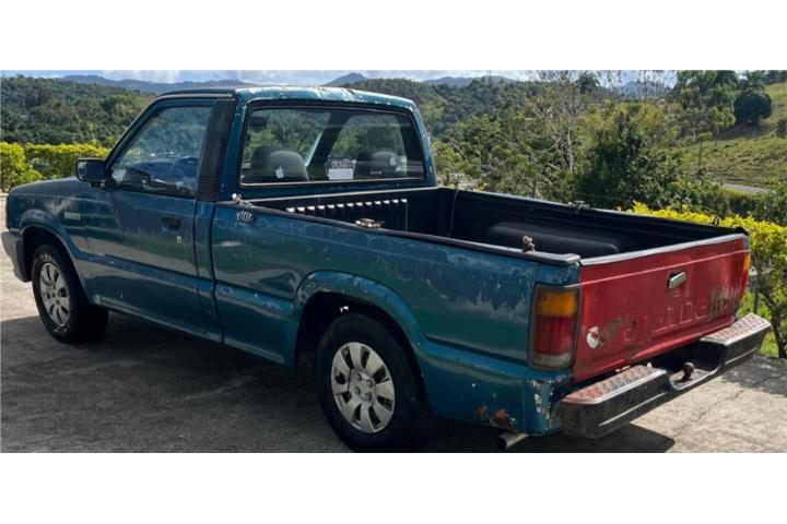 MAZDA B2200 1992
