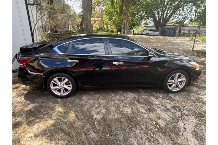 Nissan Altima 2014 para reparación o piezas
