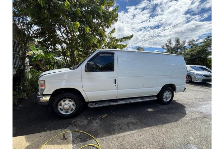 Ford van 250 2014  10,500