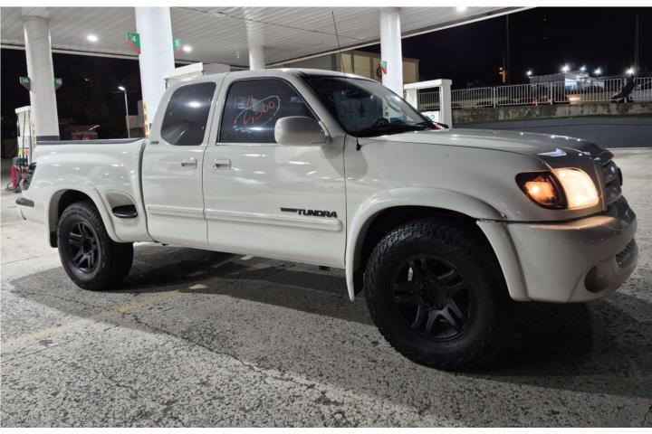 Toyota tundra v8