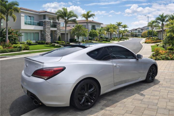 Hyundai Genesis 2.0 Turbo automático