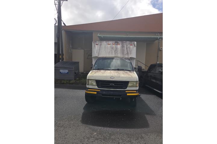 2001 Ford E450 Super duty Truck Blanco