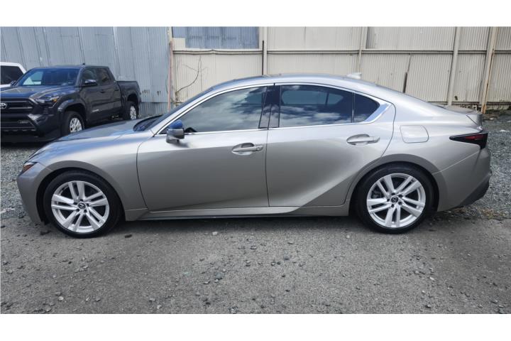 Lexus IS-300