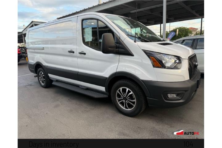 Ford Transit Cargo Van 2024 –solo 300millas