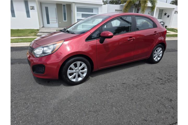Kia Quinto Automática 2015