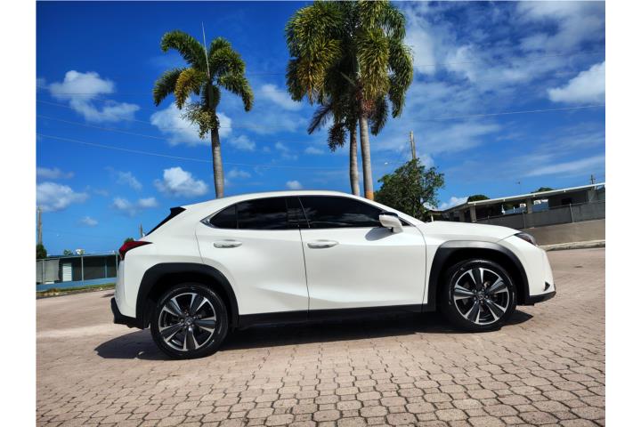 Lexus ux 200 en exelente condiciones