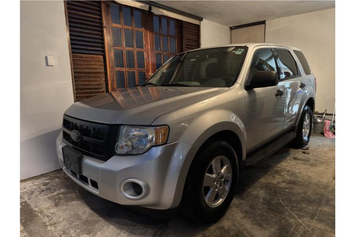 Ford Escape 2009 con solo 55,000 millas