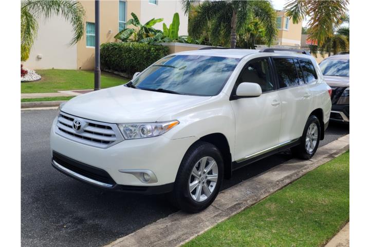 Toyota Highlander 2011- como nueva
