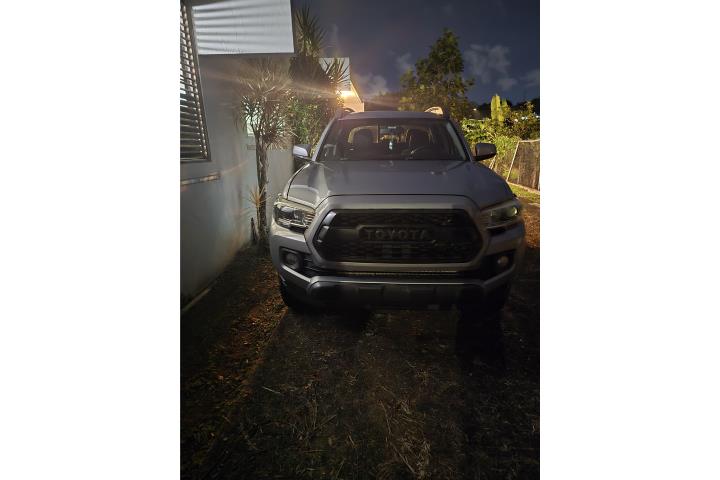 Toyota tacoma 2017 doble cabina SR5 4x4