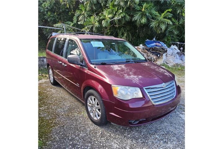2008 chrysler town and country $2,700