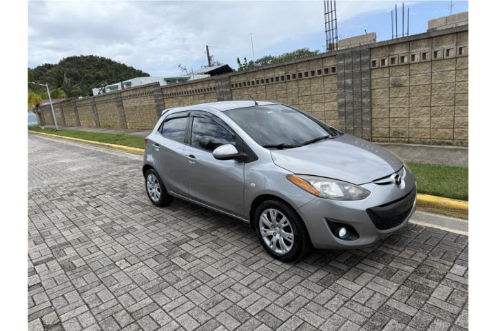 Mazda 2 automática bien cuidada