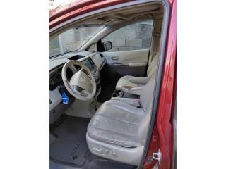Toyota Puerto Rico Toyota sienna 2011 buenas codiciones 8,000