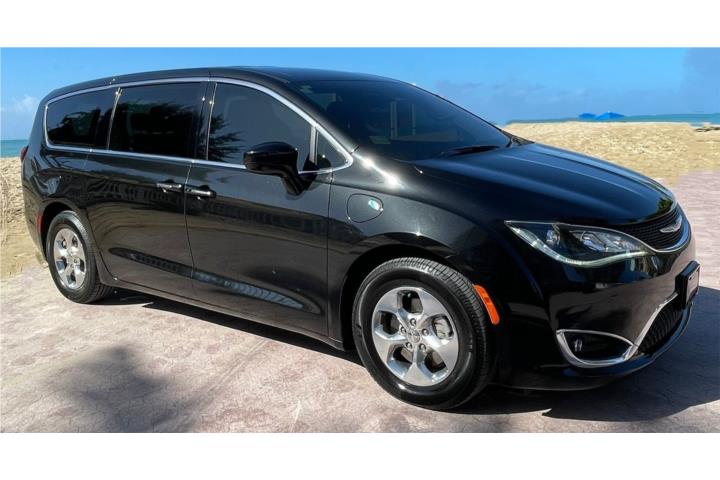 2020 Chrysler Pacifica Plug in Hybrid Minivan
