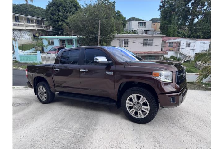 Tundra Platinum 2017.solo 28, mil millas
