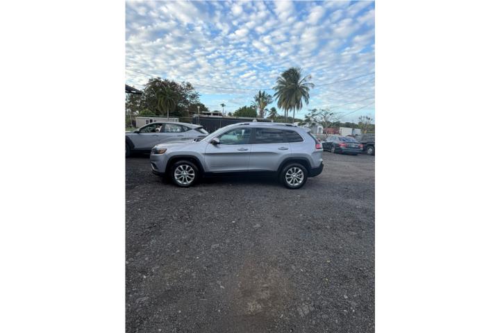 Jeep cherokee latitud