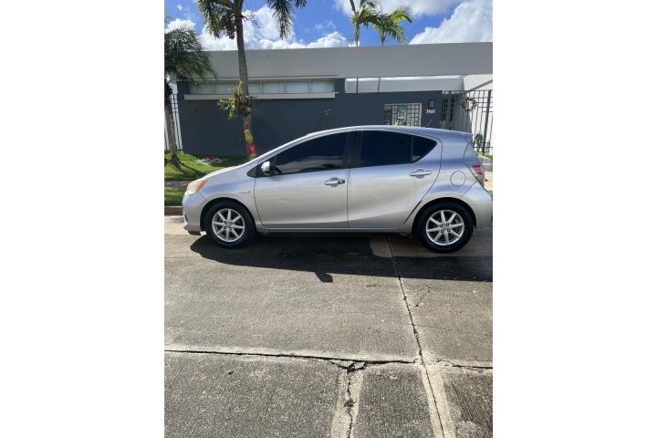 Toyota Prius c 2012