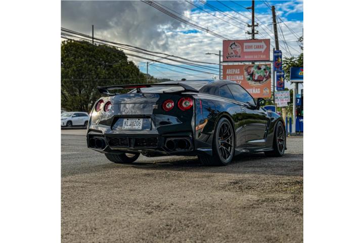 Nissan GTR solo 3kmillas