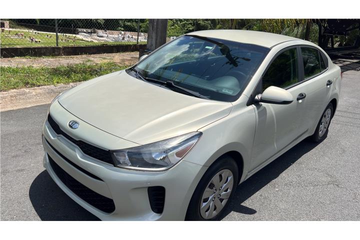 Kia Rio LX 2018 con solo 17k millas