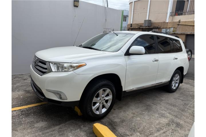 Toyota Highlander 2011 $11,000