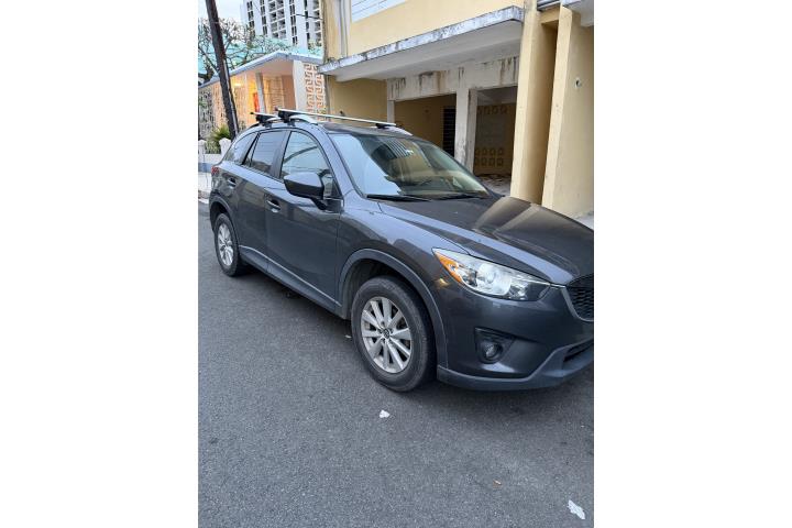 Mazda CX-5 2014 con racks con 87,500 millas