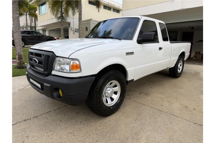Ford Ranger 2011 - 4 cilindros, gasolina, llantas nuevas