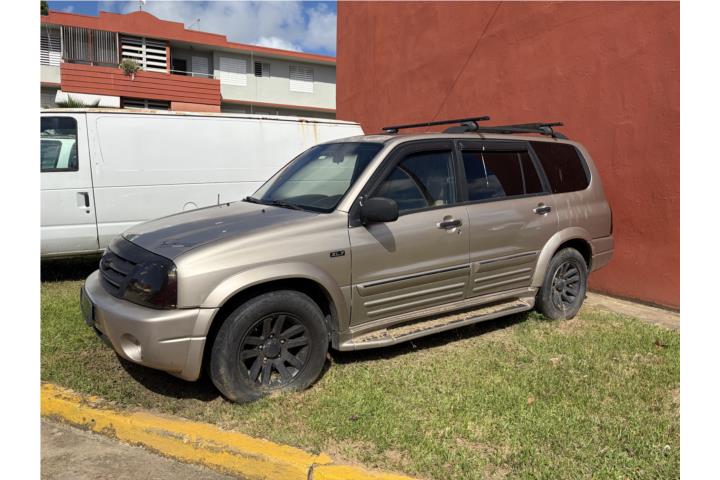 Suzuki XL7 con título en mano .