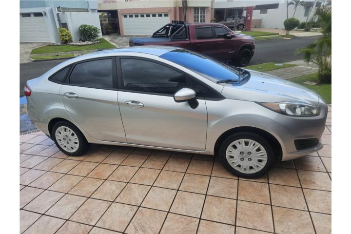 Ford Fiesta 2015, Standard