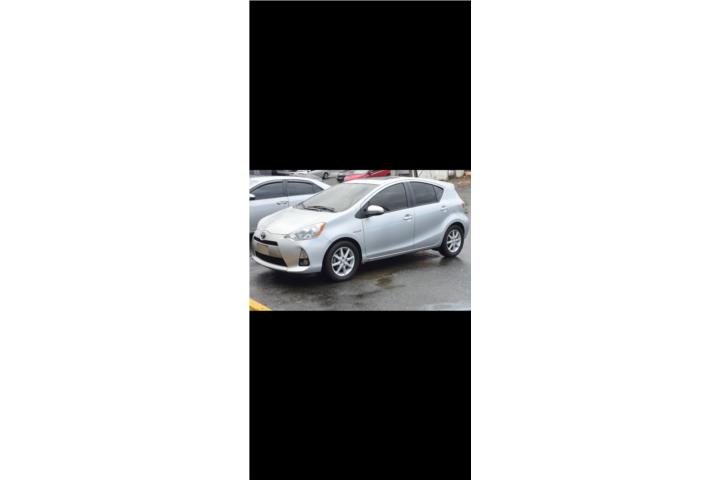 Toyota  prius  c   2012