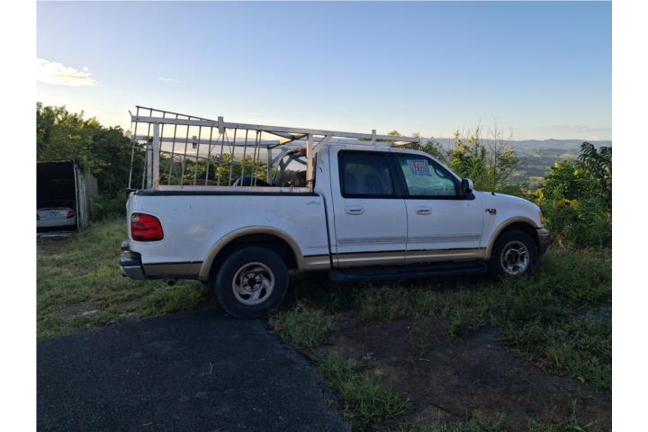 Vendo una Pickup Ford doble cabina/8 cyl 2001