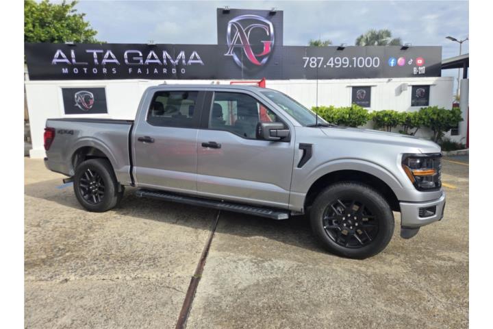 Ford F-150 STX 2024, color gris plata