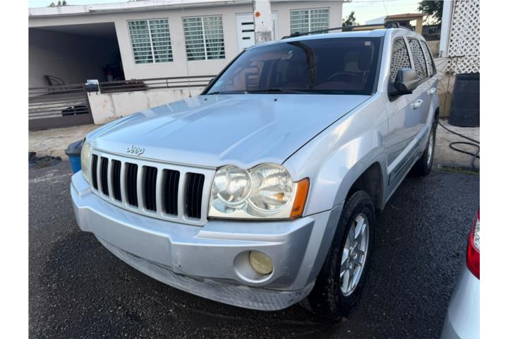 Jeep Laredo 2006, motor dañado, no marbete