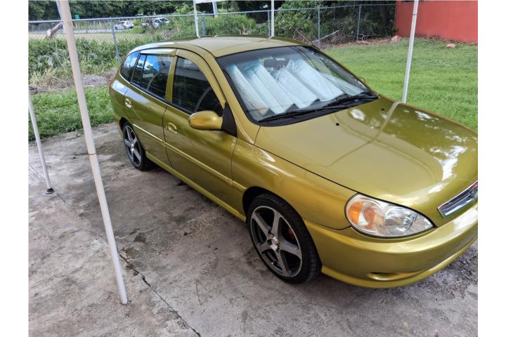 Se vende Kia del 2002,es estander tiene aire