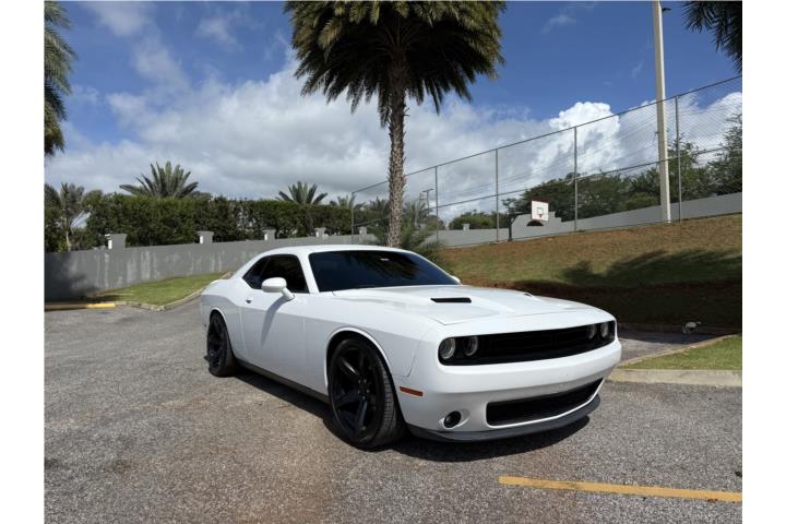 Dodge Challenger SXT PLUS