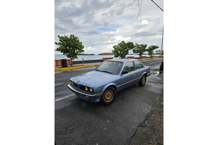 BMW E30 1986 STD 2 puertas - Un clasico