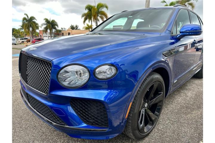 Bentley Bentayga 2021 (Hybrid), Color Azul