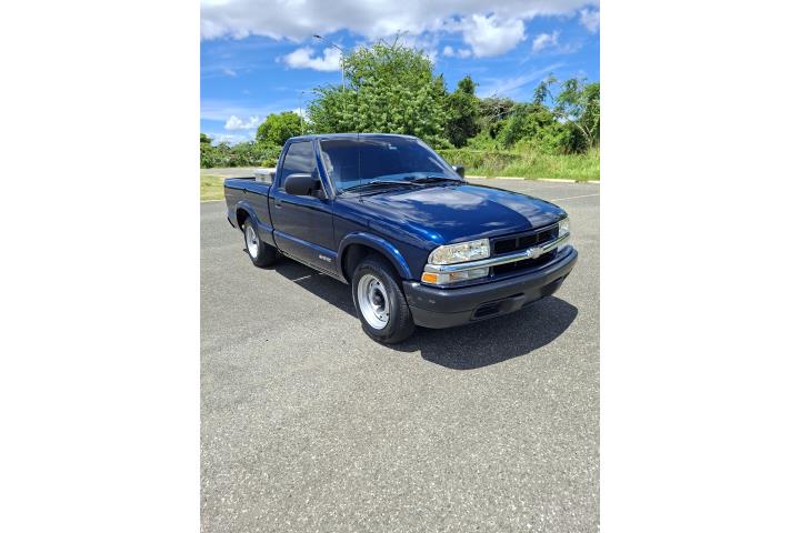 Chevy S10 2000. A/C. 4cyl standard. 70,900 mi