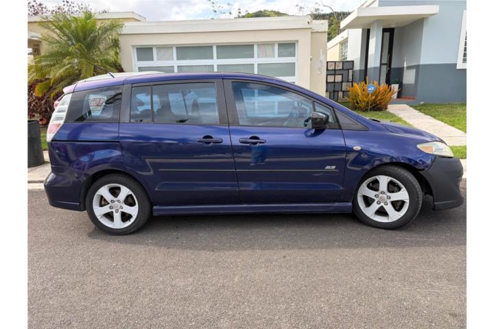 Mazda 5 2007 3 filas de asientos en $3,000