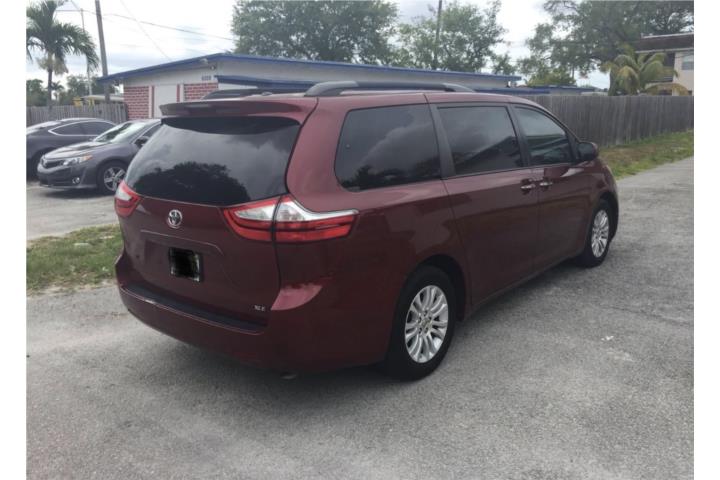 TOYOTA SIENNA LIMITED