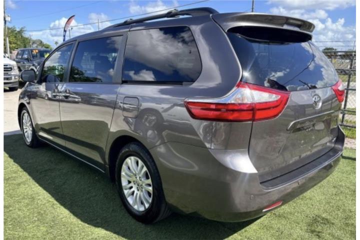 2016 TOYOTA SIENNA