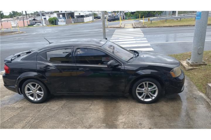 Dodge Avenger 2014.