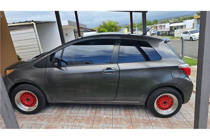 Toyota yaris 2 puerta, std