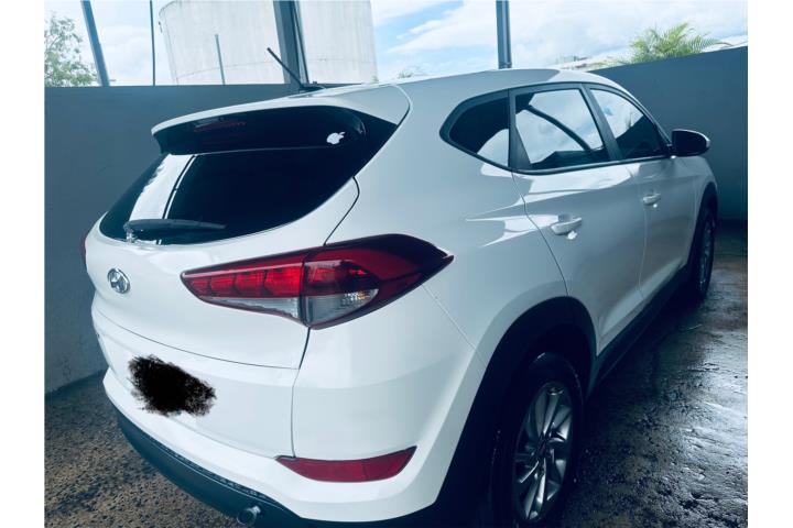 Hyundai Tucson 2016 mill 82000 $9000