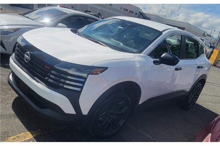 NISSAN KICKS 2025 SALDA 15,000 MILLAS $17,800